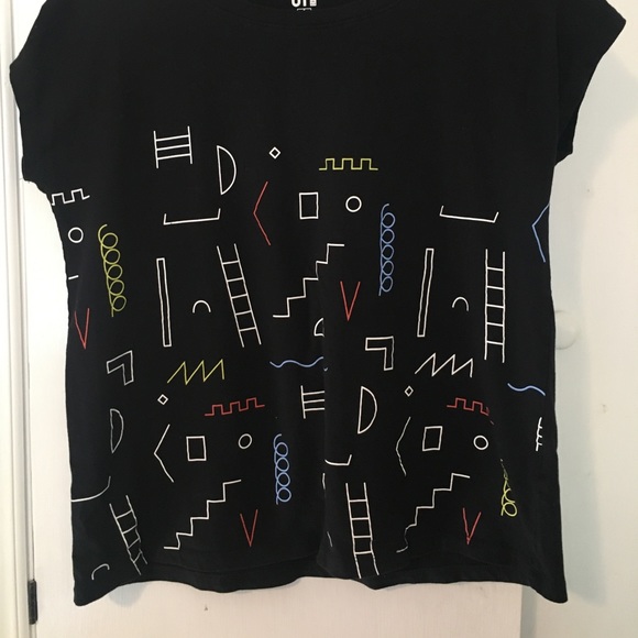Uniqlo black graphic T-shirt UT Design - Picture 3 of 3